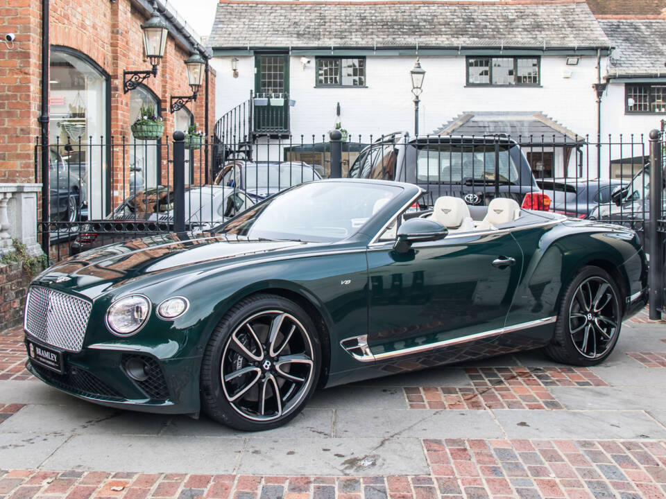 Immagine 4/24 di Bentley Continental GTC V8 (2021)