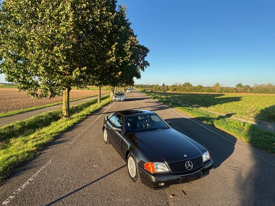 Image 19/49 de Mercedes-Benz 500 SL (1990)