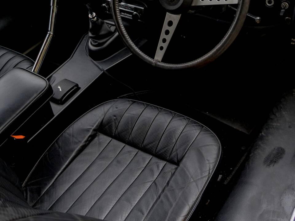 Image 41/50 de Jaguar Type E V12 (2+2) (1972)