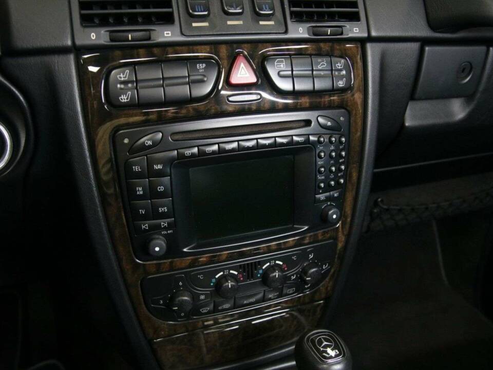 Imagen 25/50 de Mercedes-Benz G 500 (SWB) (2006)