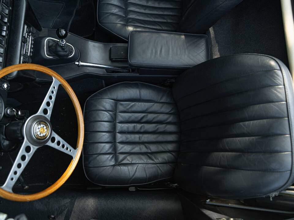 Bild 46/50 von Jaguar E-Type (1968)
