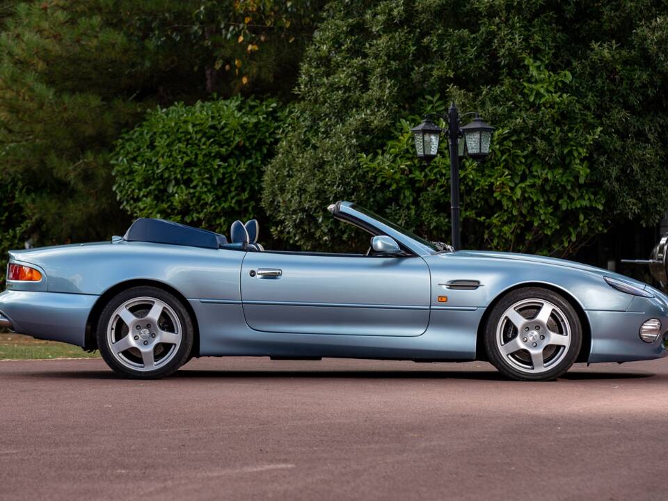 Immagine 2/46 di Aston Martin DB 7 Vantage Volante (2000)