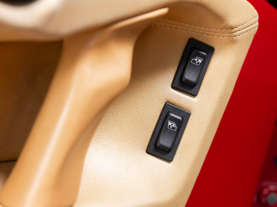 Image 8/32 de Alfa Romeo SZ (1994)