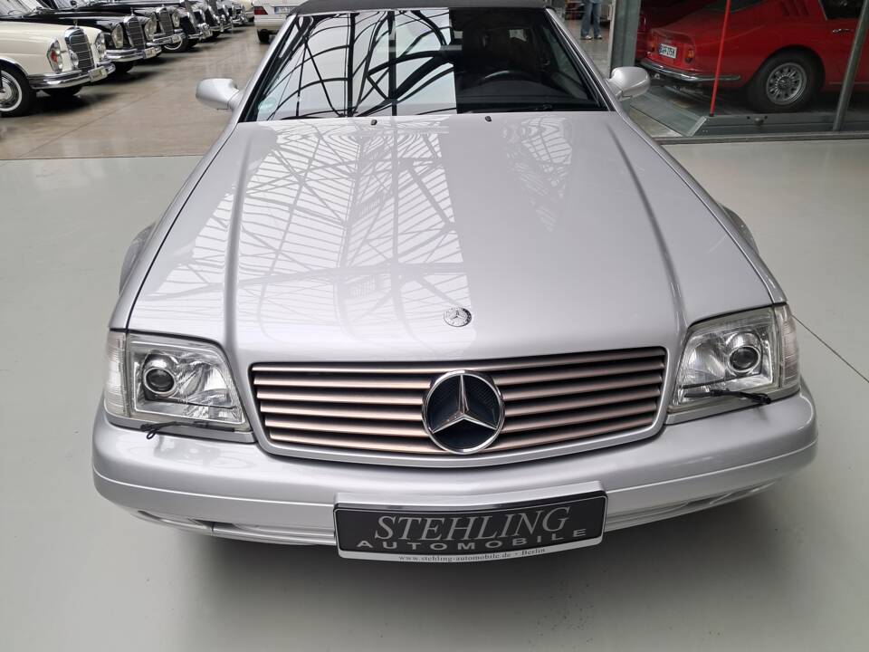 Image 37/50 of Mercedes-Benz SL 320 (1998)
