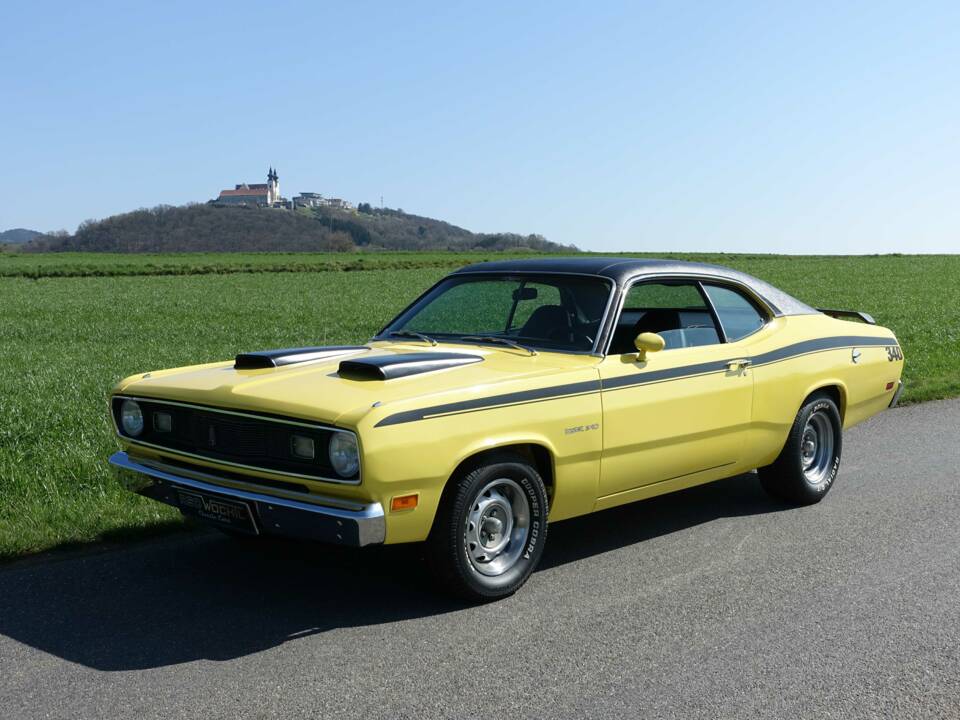 Image 2/57 of Plymouth Duster (1970)