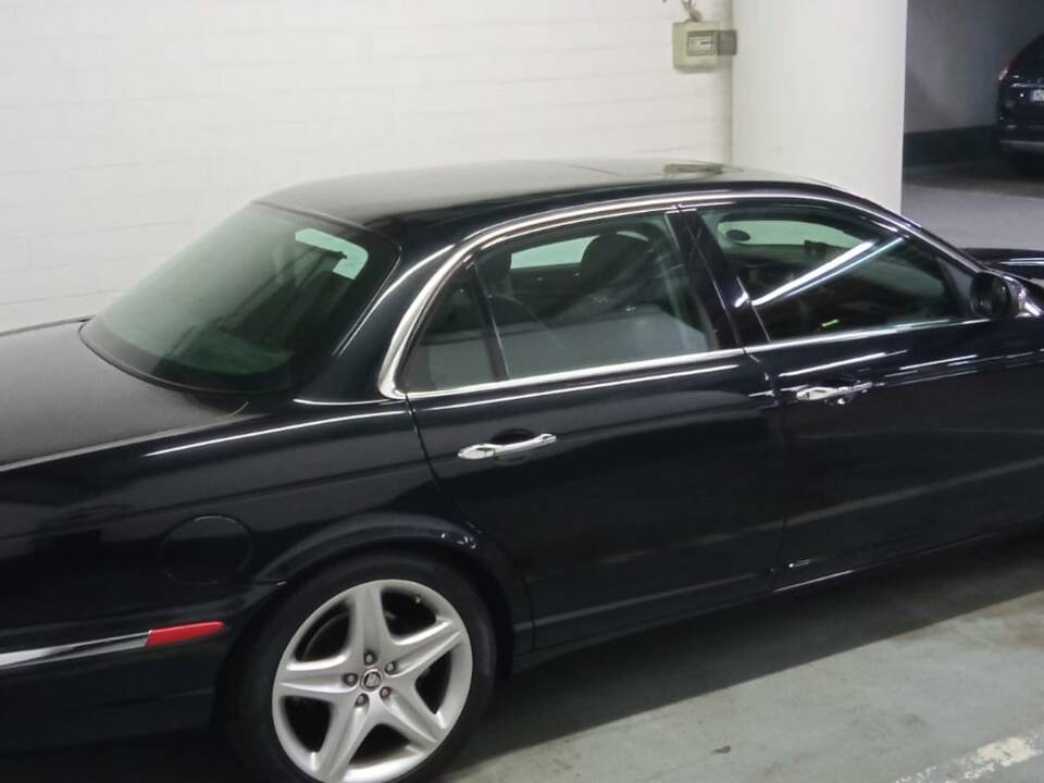Bild 4/4 von Jaguar XJ 3.0 (2005)