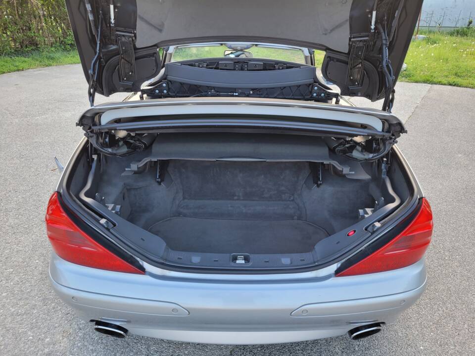 Bild 81/97 von Mercedes-Benz SL 500 (2004)