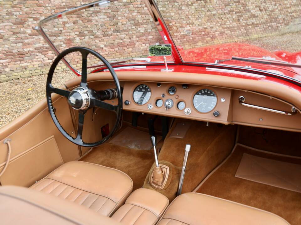 Image 21/50 of Jaguar XK 120 SE OTS (1954)