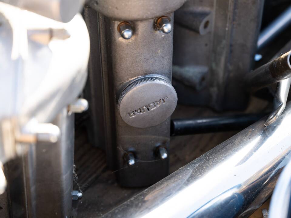 Image 32/134 of Ford V8 (1937)