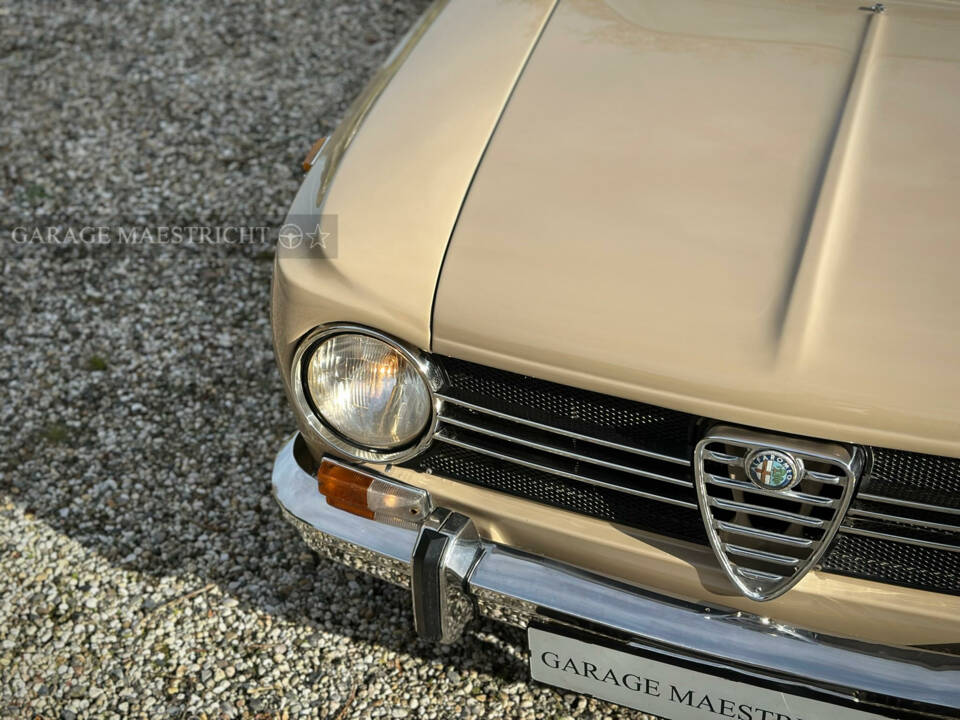 Image 7/100 de Alfa Romeo Giulia 1300 Super (1971)