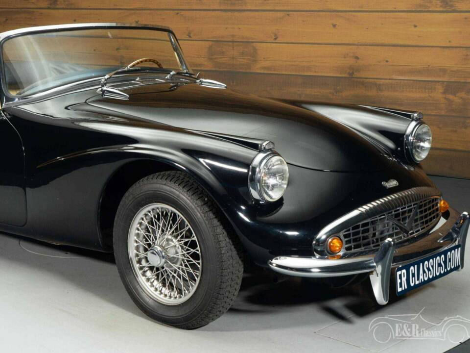 Image 16/19 of Daimler SP 250 (1961)