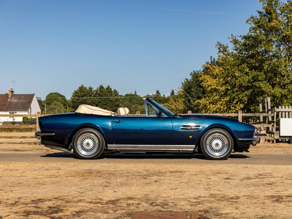 Image 2/57 de Aston Martin V8 Vantage Volante (1989)