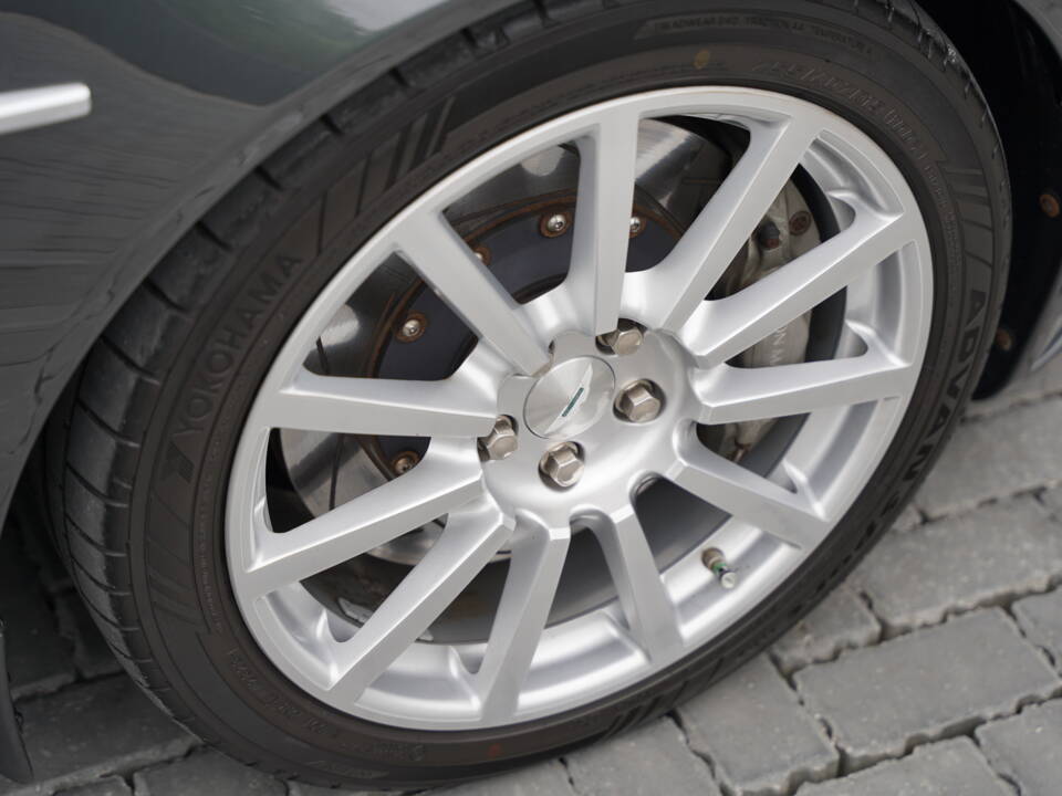 Image 36/50 of Aston Martin V12 Vanquish S (2007)