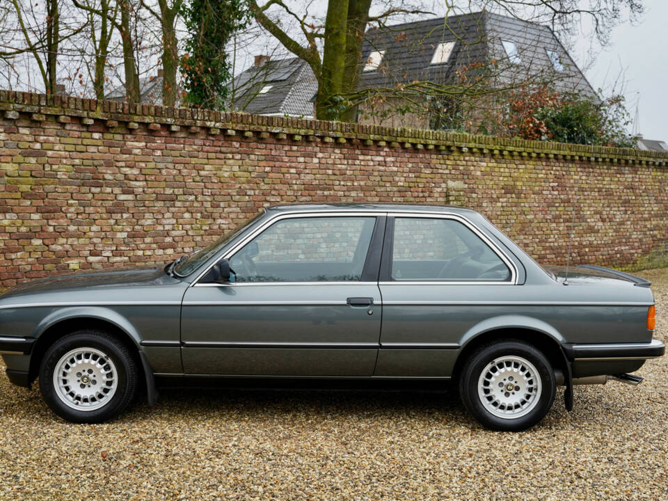 Afbeelding 16/50 van BMW 323i (1986)