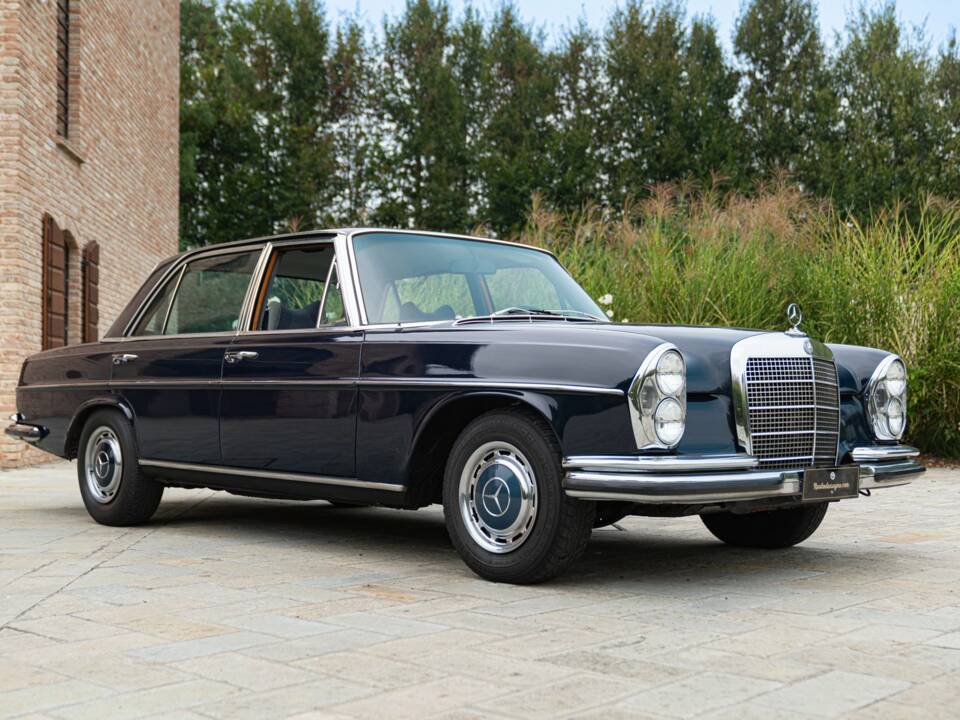 Image 2/50 of Mercedes-Benz 300 SEL 3.5 (1973)