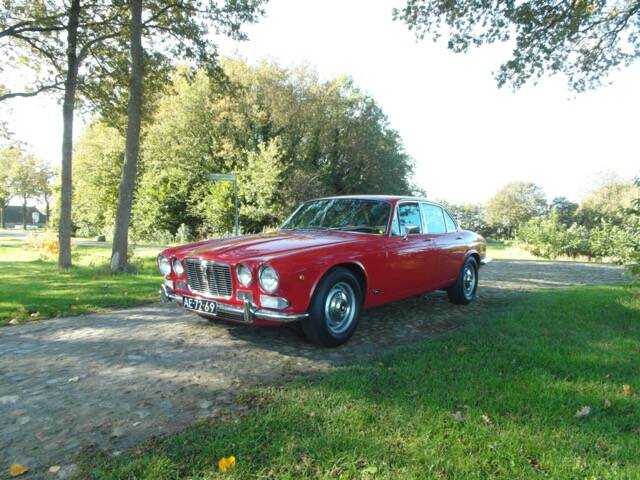 Image 11/52 of Jaguar XJ 6 2.8 (1971)