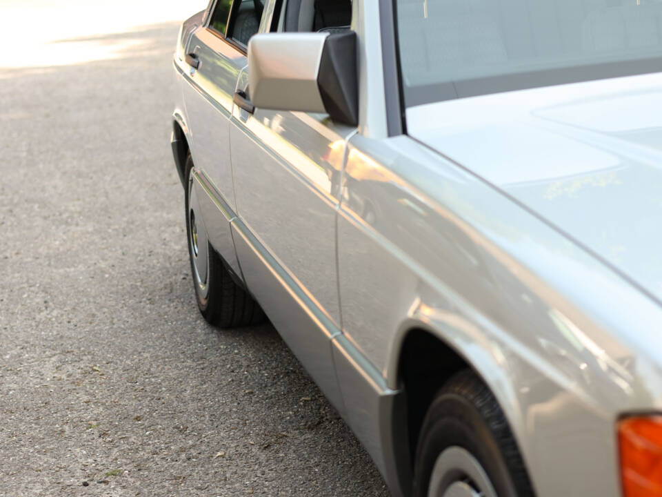 Immagine 94/100 di Mercedes-Benz 190 E 2.3 (1992)