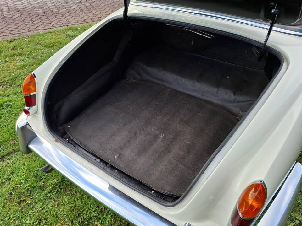 Image 51/68 de Jaguar Type S 3.4 (1964)