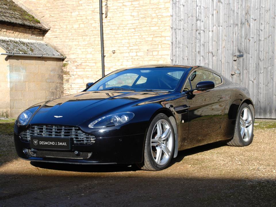 Image 1/11 of Aston Martin V8 Vantage (2009)