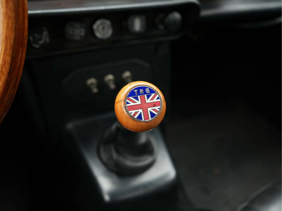 Image 17/33 of Triumph TR 6 (1969)