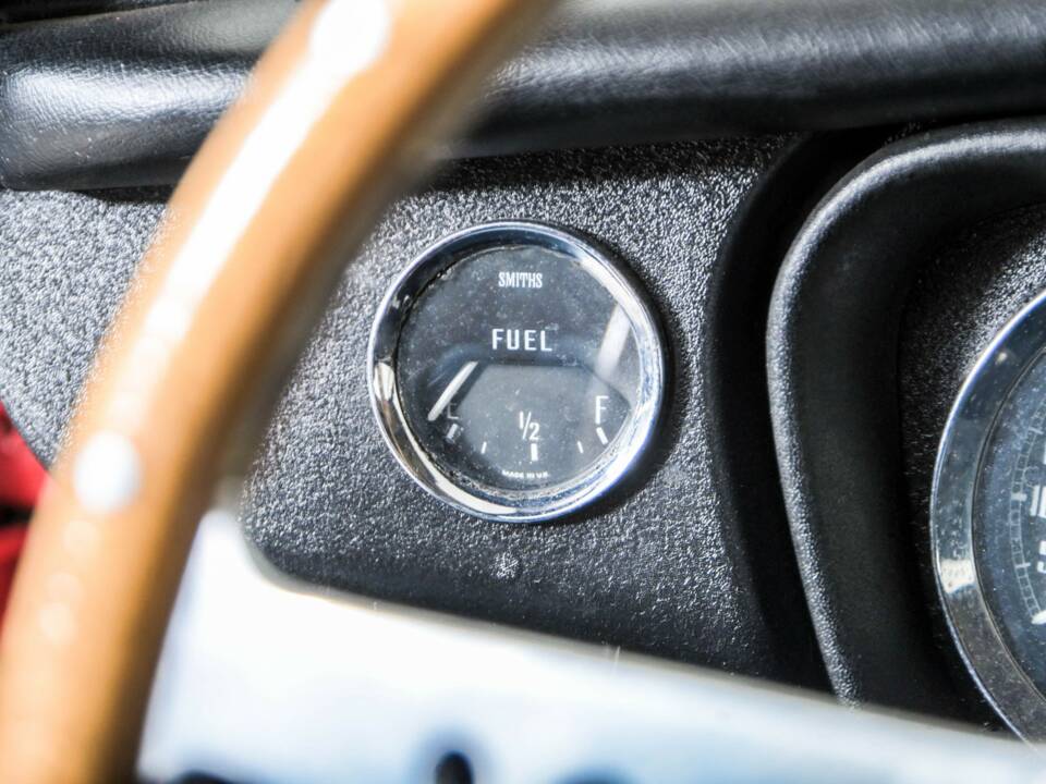 Image 16/50 of MG MGB GT (1967)