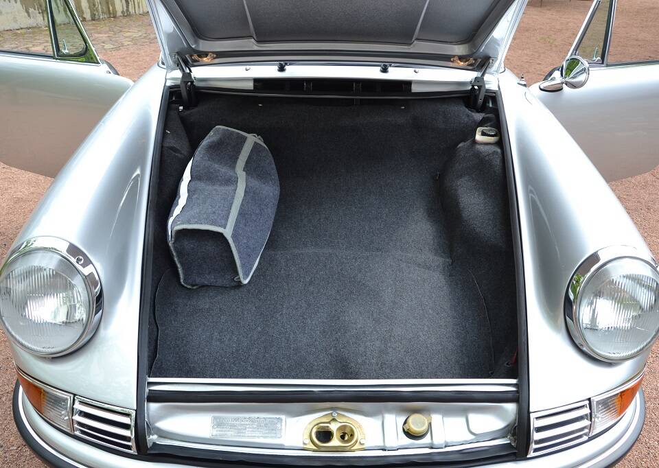 Immagine 28/31 di Porsche 911 2.2 S (1971)