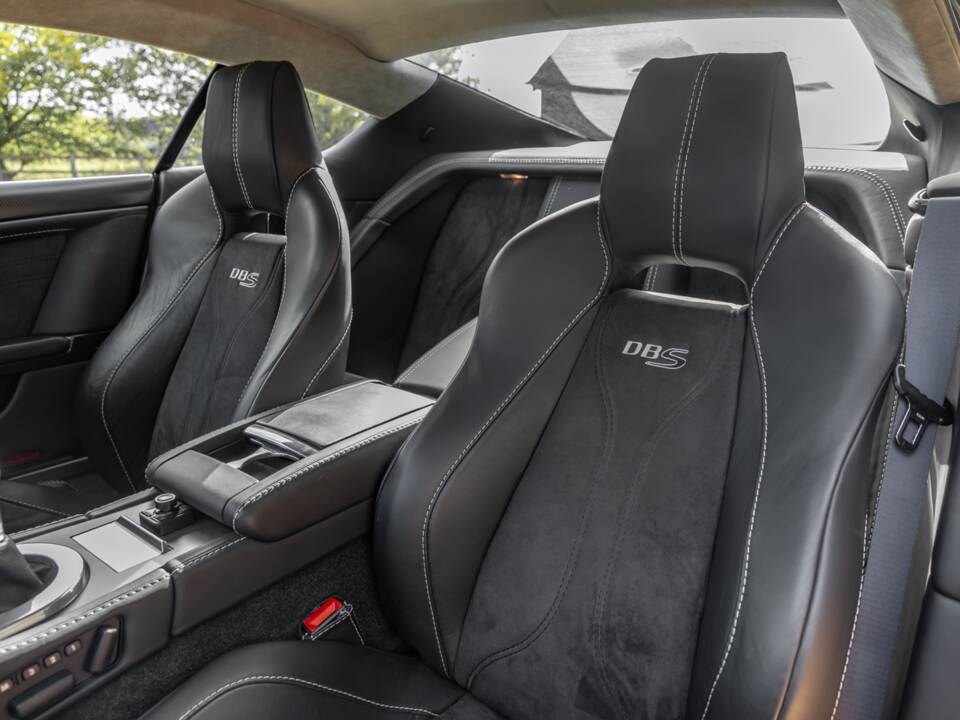 Image 13/77 of Aston Martin DBS (2009)
