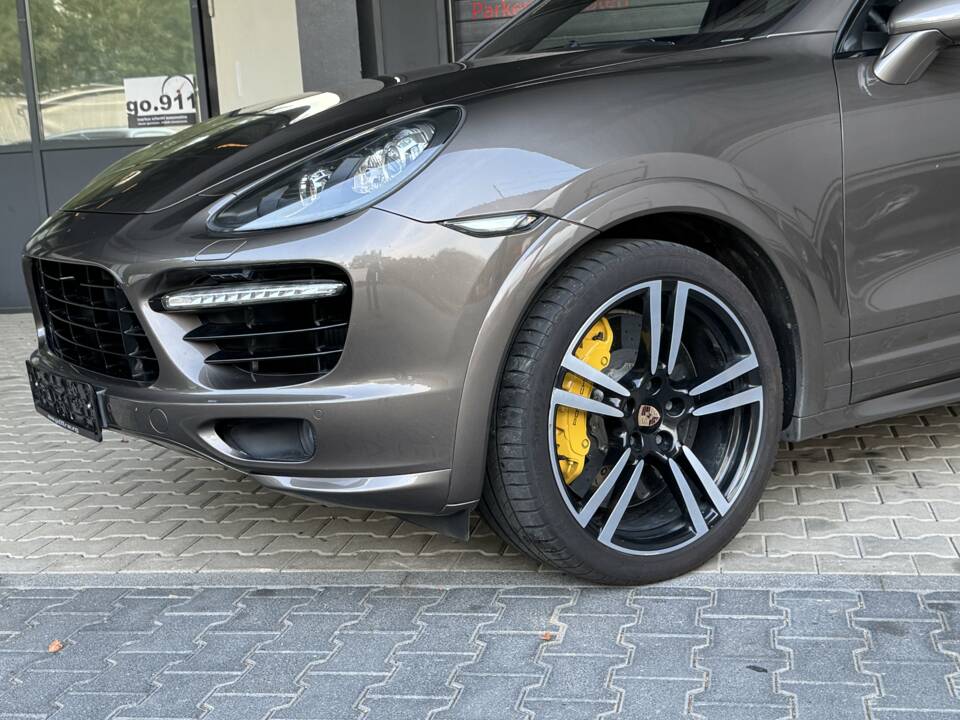 Bild 20/24 von Porsche Cayenne Turbo S (2014)