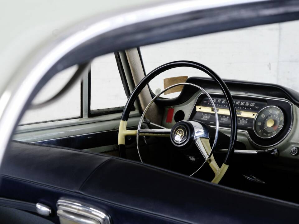 Image 26/48 of Alfa Romeo 2600 Berlina (1962)