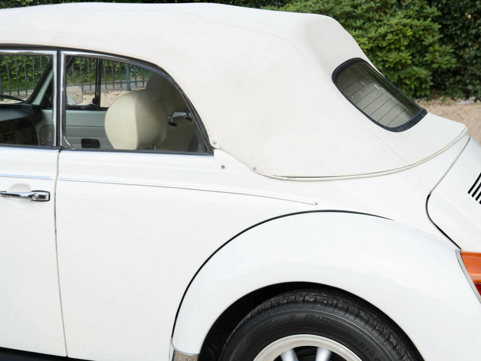 Image 15/50 of Volkswagen Käfer 1303 &quot;Champagne Edition&quot; (1977)
