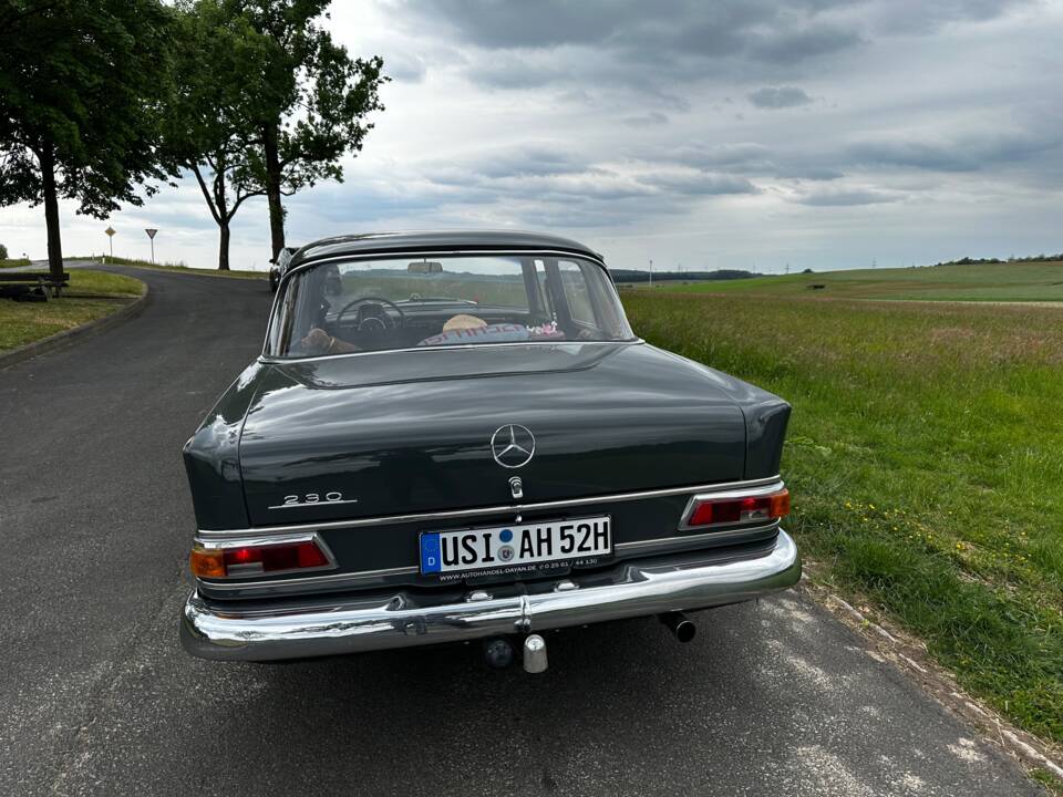Image 7/13 of Mercedes-Benz 230 (1967)