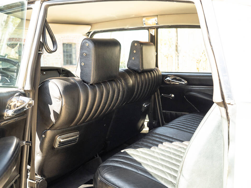 Image 31/53 of Citroën DS 23 Pallas (1972)