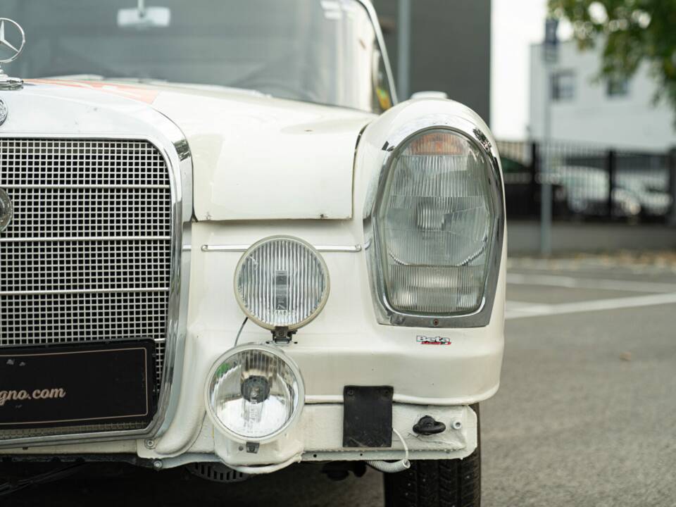 Imagen 9/50 de Mercedes-Benz 220 S b (1967)