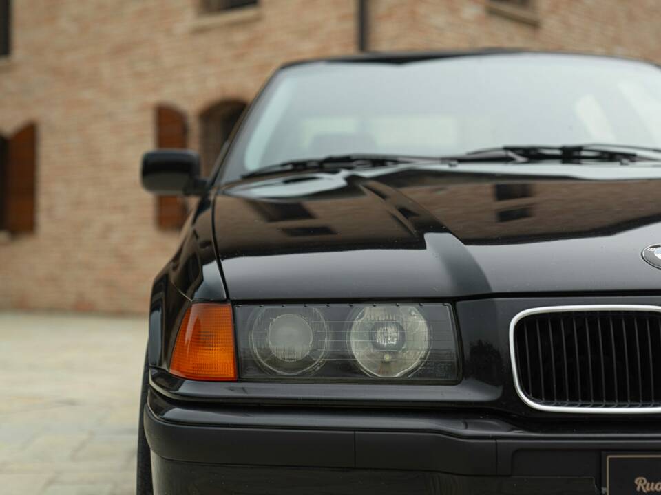 Image 16/50 of BMW 318 (1994)