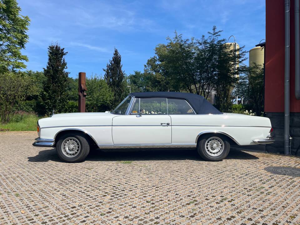 Bild 2/29 von Mercedes-Benz 280 SE (1968)