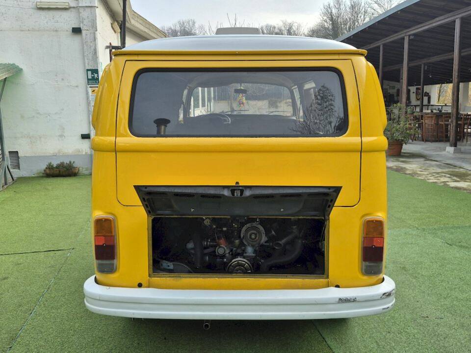Bild 43/50 von Volkswagen T2b Kastenwagen (1976)