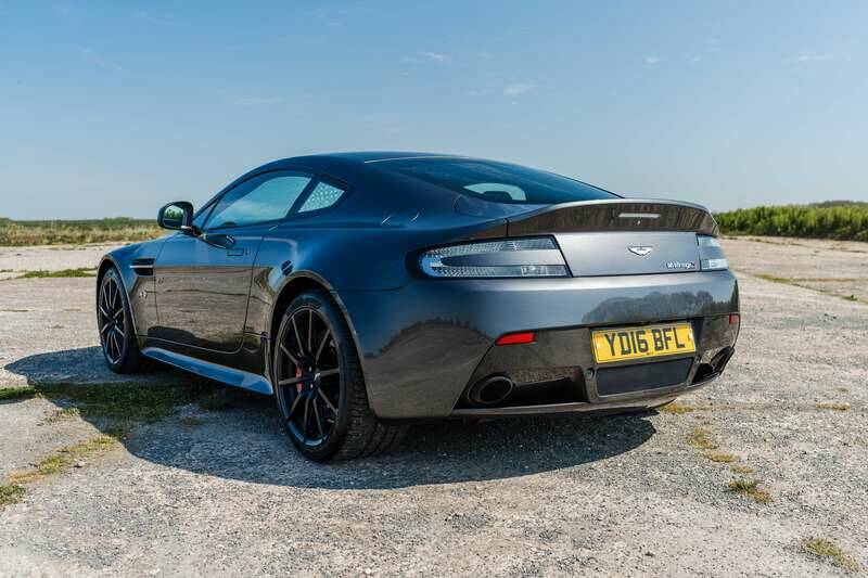Image 18/50 de Aston Martin V12 Vantage S (2016)