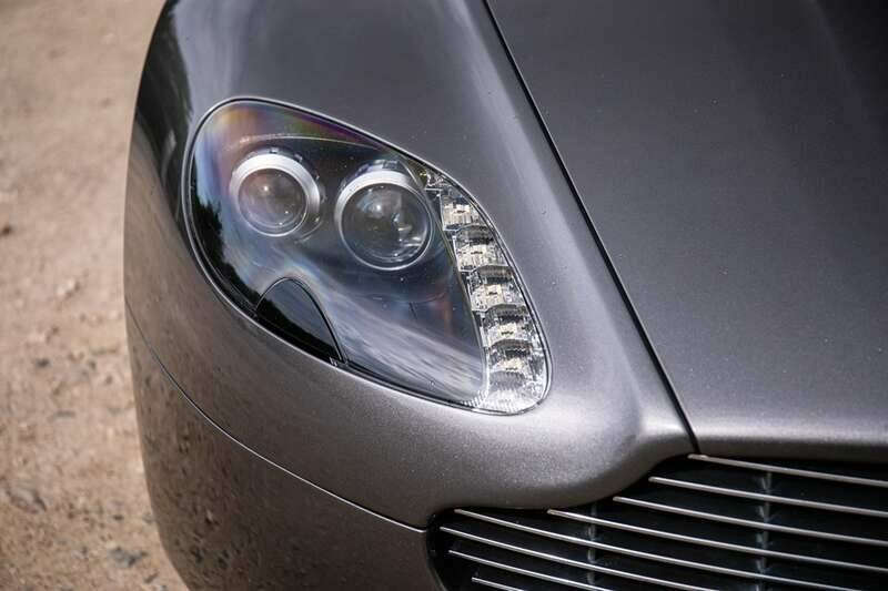 Image 36/50 of Aston Martin V8 Vantage (2006)