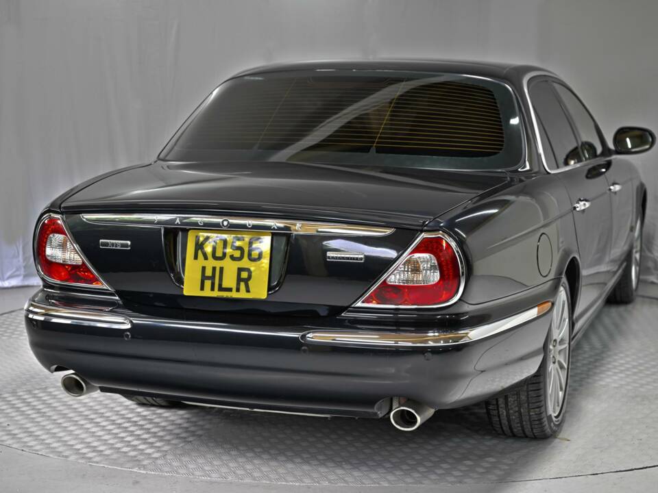 Image 12/50 of Jaguar XJ 8 4.2 (2006)
