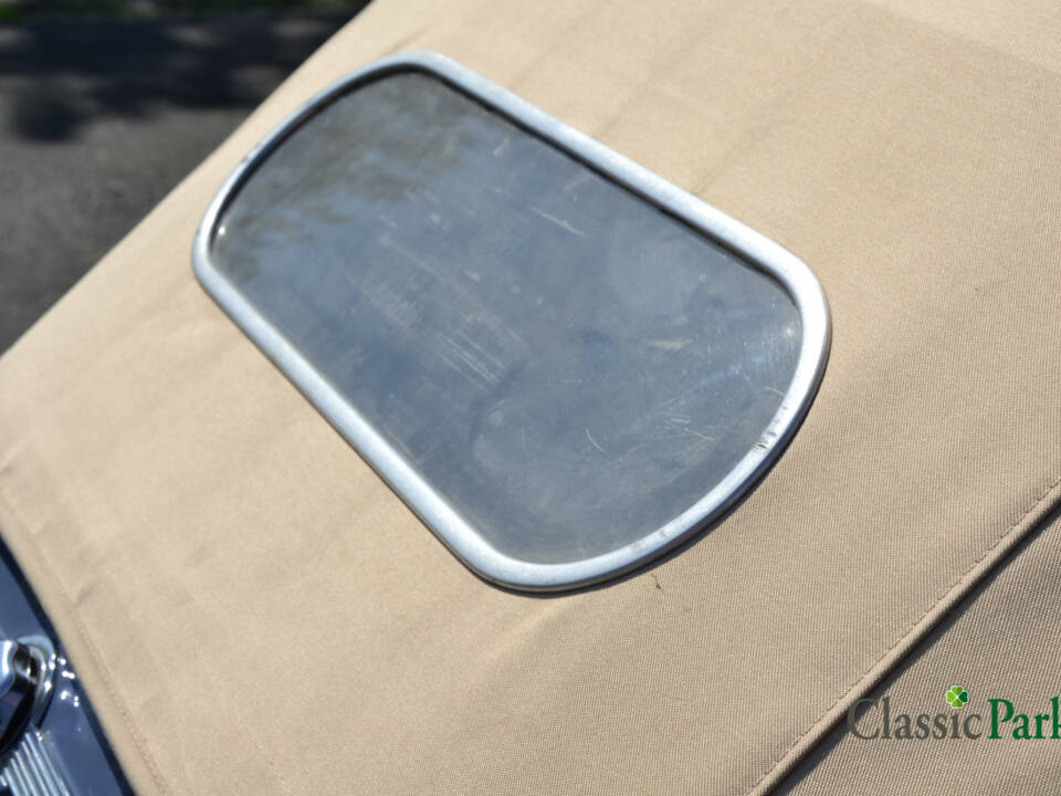 Image 23/50 of Renault 4 CV Décapotable (1954)