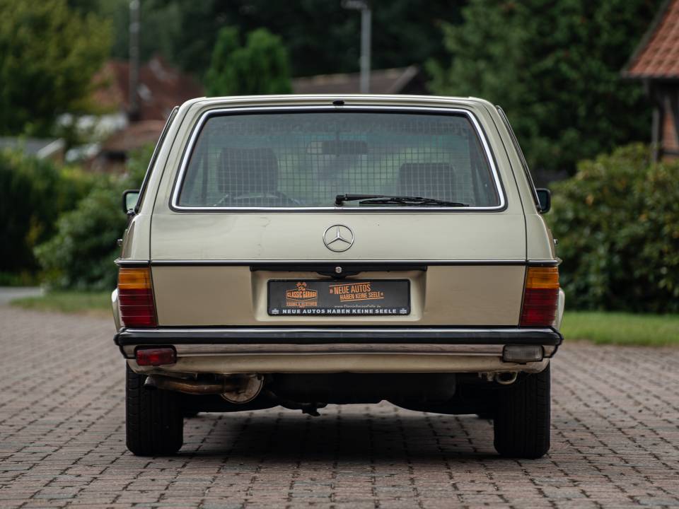 Immagine 16/42 di Mercedes-Benz 230 TE (1982)