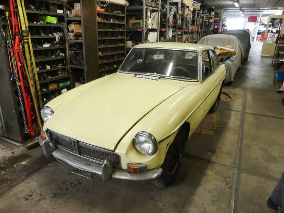 Image 12/34 of MG MGB GT (1970)