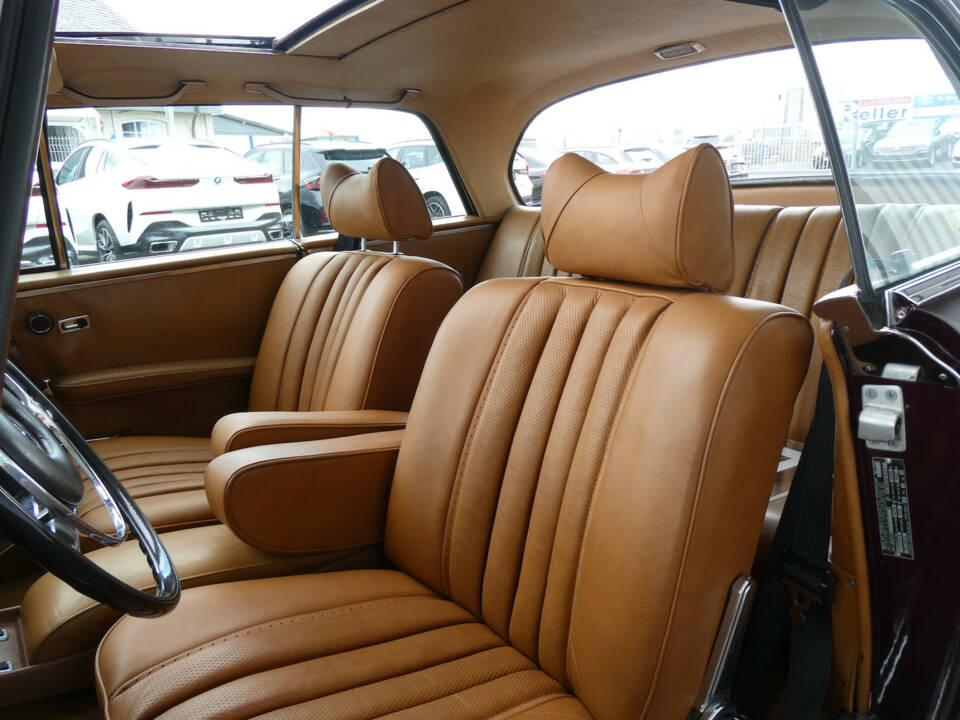 Image 10/22 of Mercedes-Benz 280 SE 3,5 (1971)