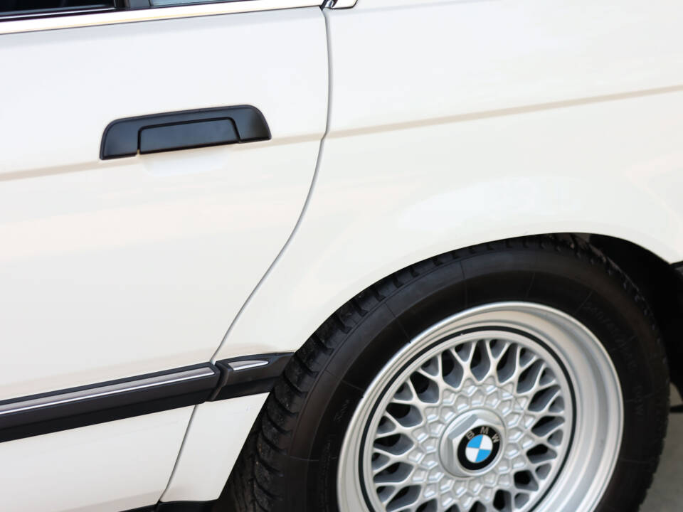 Bild 54/70 von BMW 735i (1991)