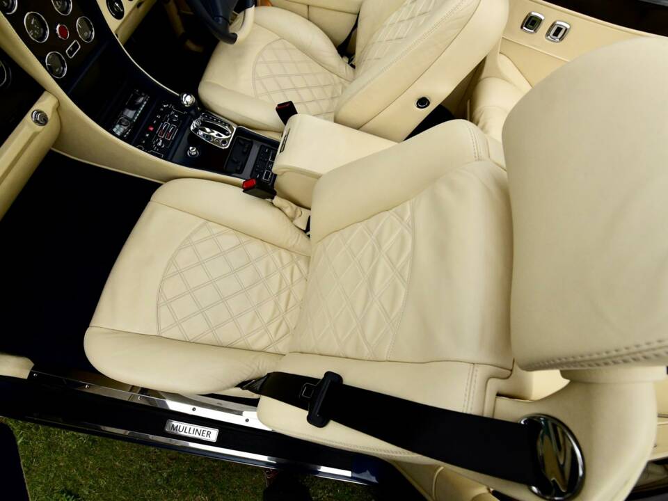 Image 30/50 of Bentley Azure Mulliner (2003)