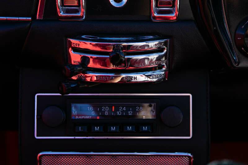 Image 14/38 of Aston Martin DB 6 Mk II Volante (1970)