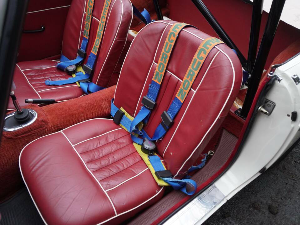 Image 13/17 de MG MGB (1964)