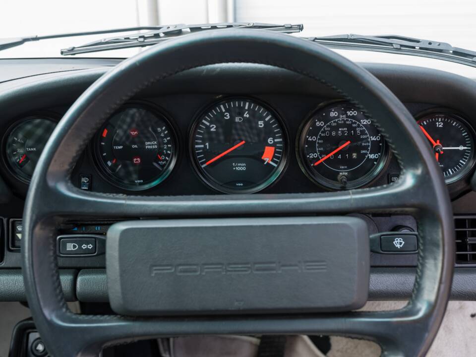 Image 30/52 of Porsche 911 Carrera 3.2 (1989)