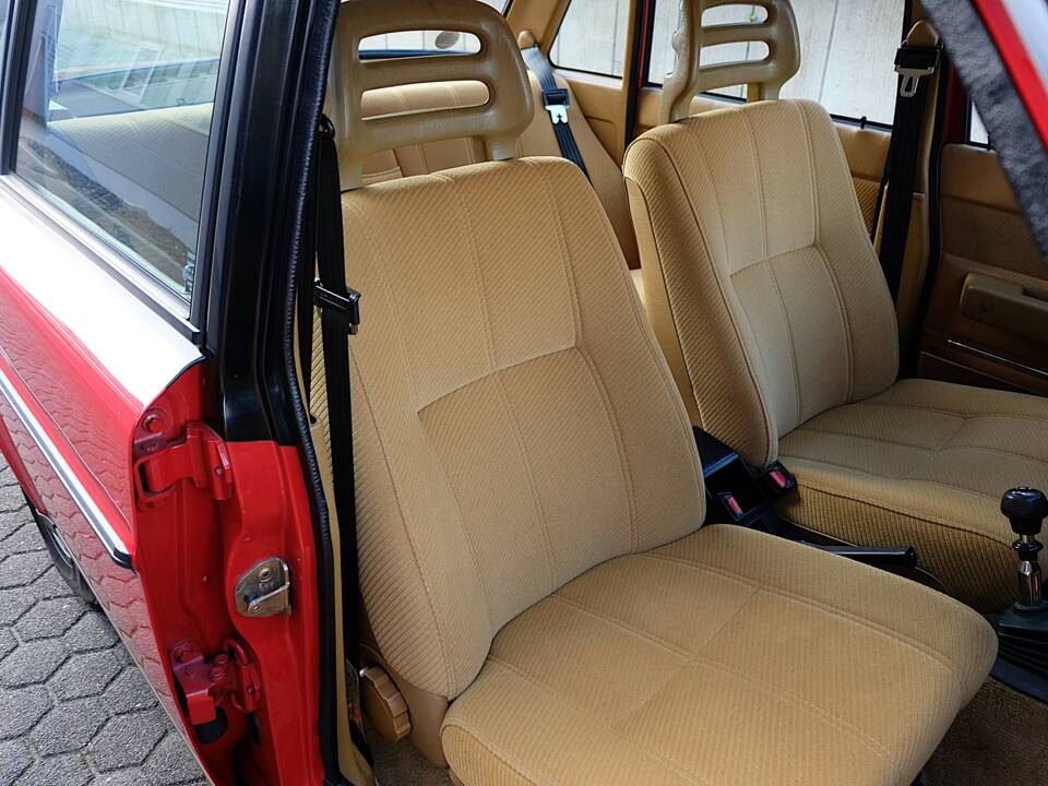 Image 28/75 de Volvo 240 (1986)