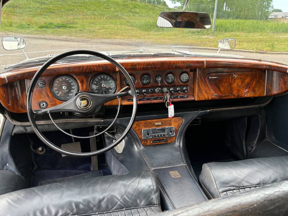 Image 5/20 of Jaguar Mk X 3.8 (1963)